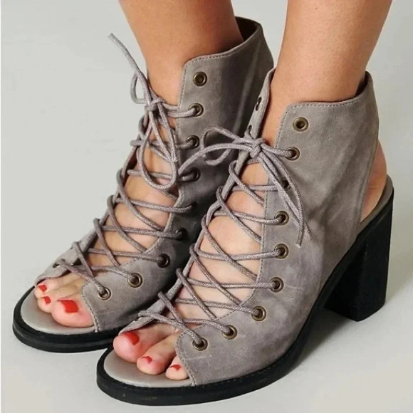 JEFFREY CAMPBELL x FREE PEOPLE Minimal Lace-Up Heels - Picture 2 of 11